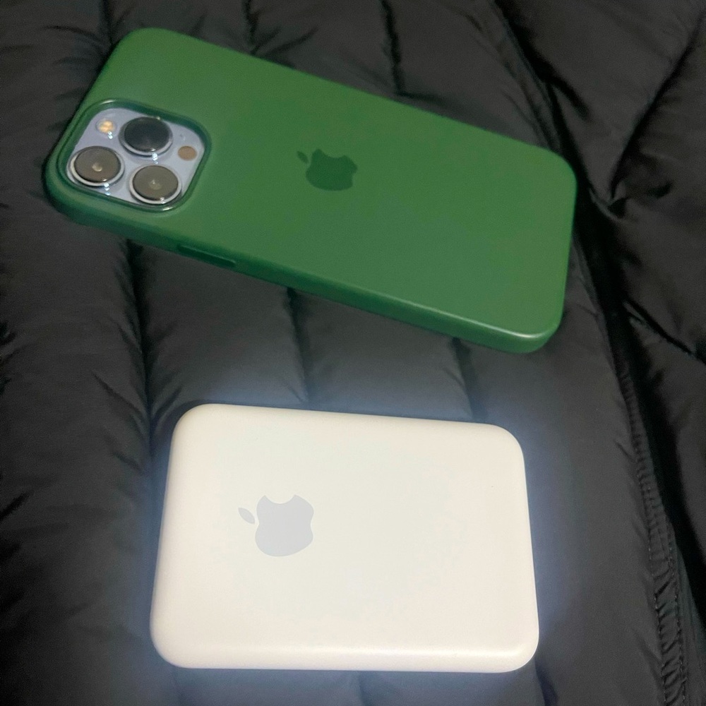 iPhone 13 Pro Max with MagSafe case & portable charger